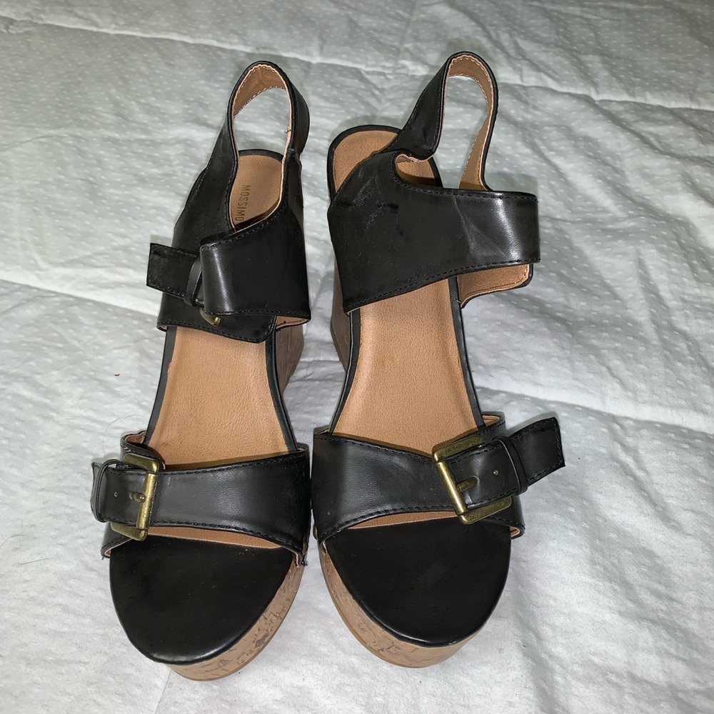 Dark brown wedges